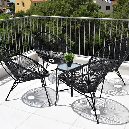 Luxury With Pool By Raise Apartment