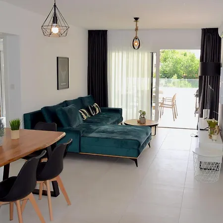 Apartment Luxury With Pool By Raise