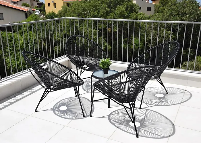 Luxury With Pool By Raise Daire