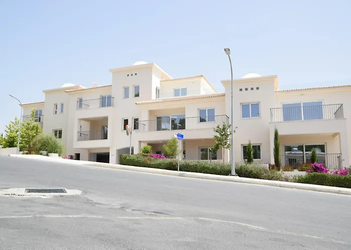 Luxury With Pool By Raise Tala