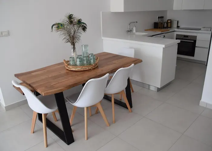 Luxury With Pool By Raise Apartmán *